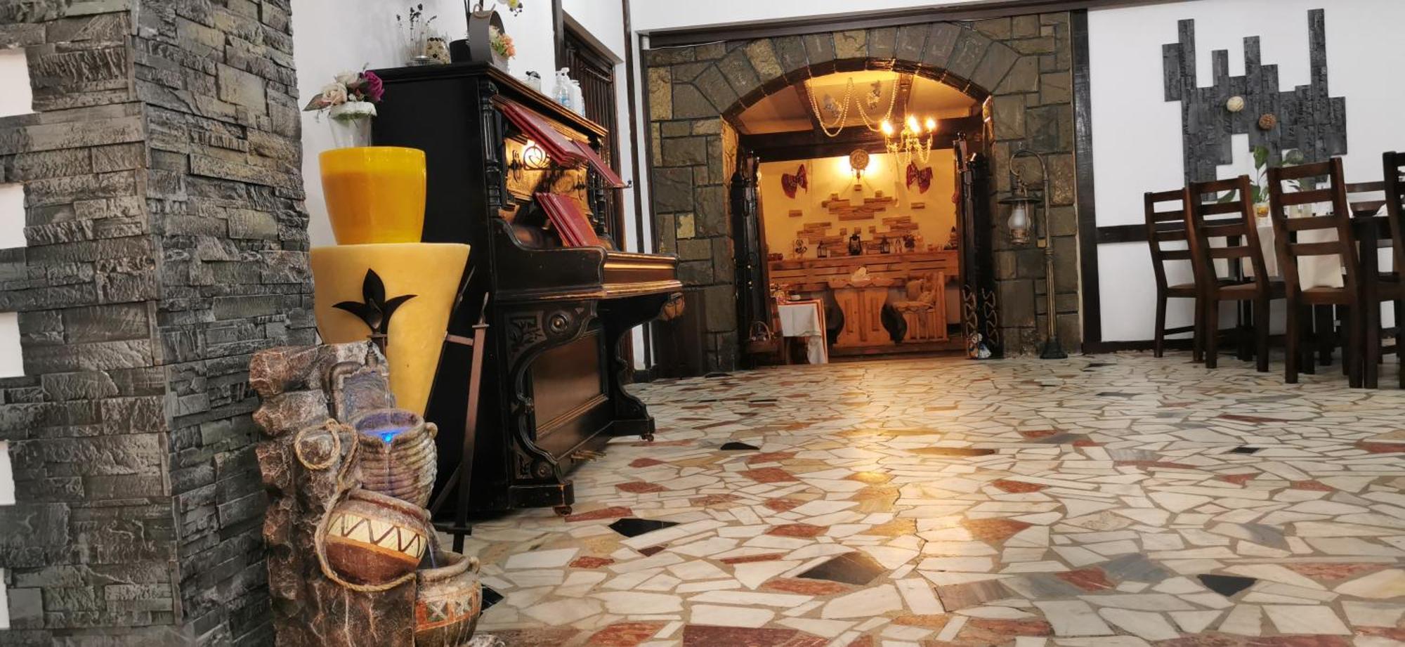 Hanul Izvorul Rece Sinaia Luaran gambar